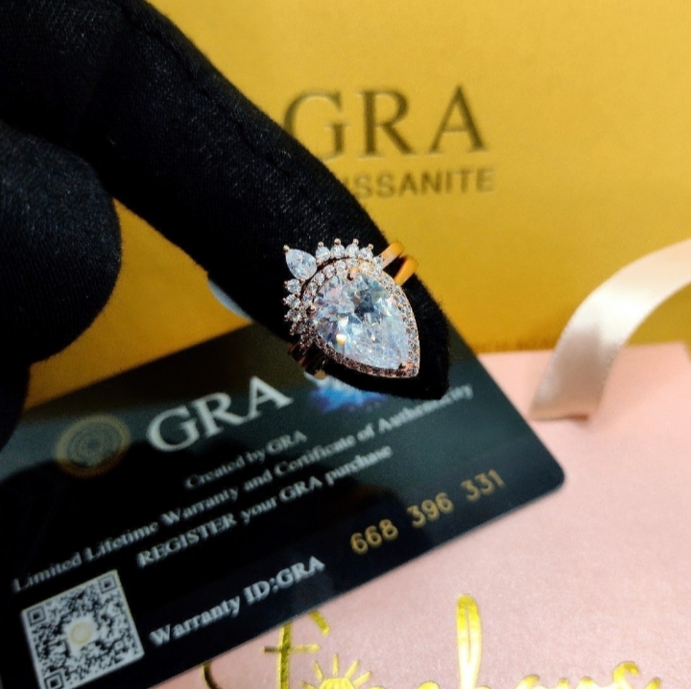 14K Gold Finish Pear Shaped Simulated Diamond Ring Set - Picture 1 of 7